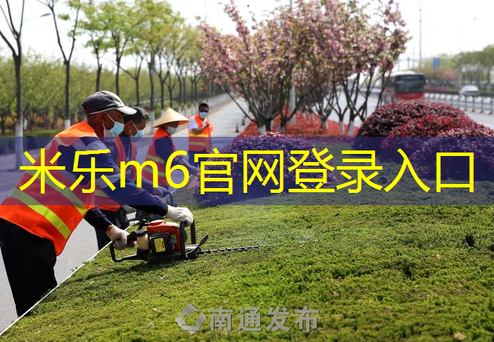 带网球拍舞蹈的小女孩